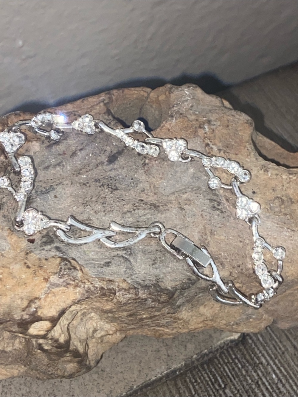 5/$10❤️❤️❤️Vintage 90s Silver Plated Crystal Link Bracelet
